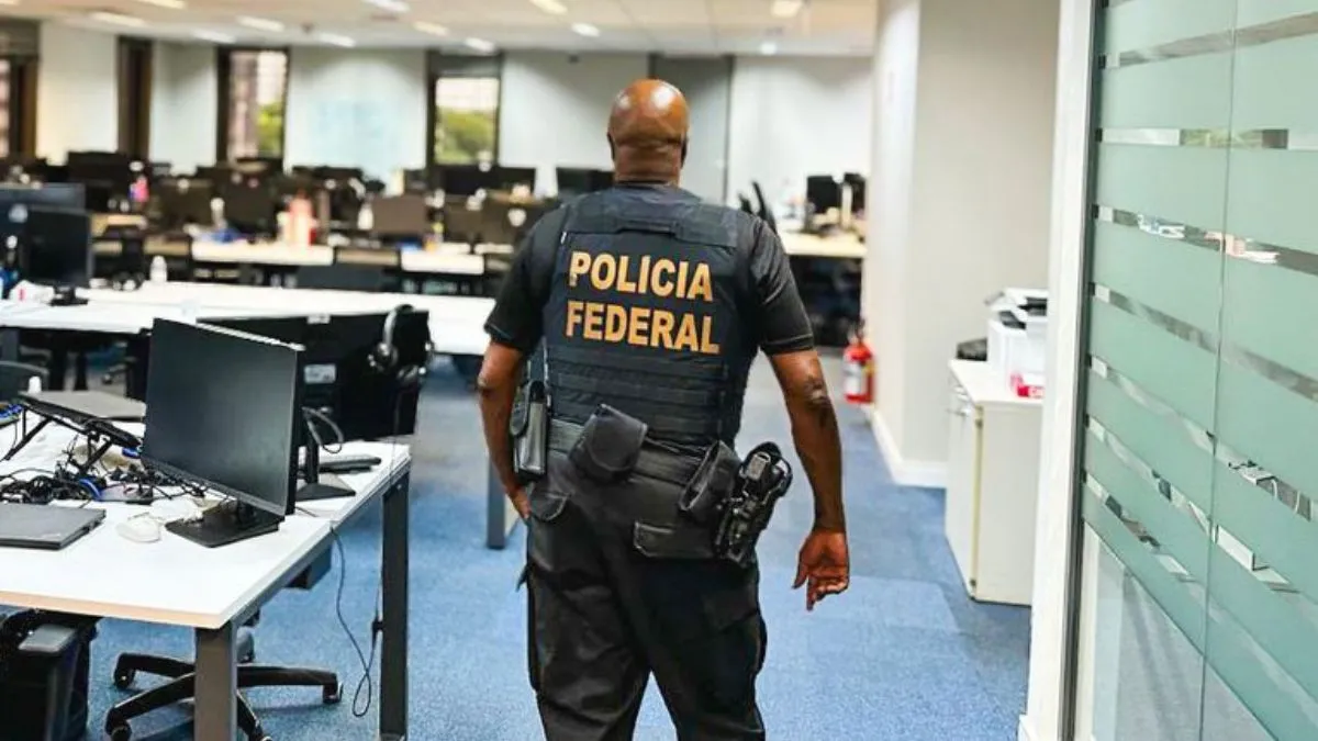 Polícia Federal cumpre mandados contra Banco BMP em investigação sobre lavagem de R$ 25 bilhões